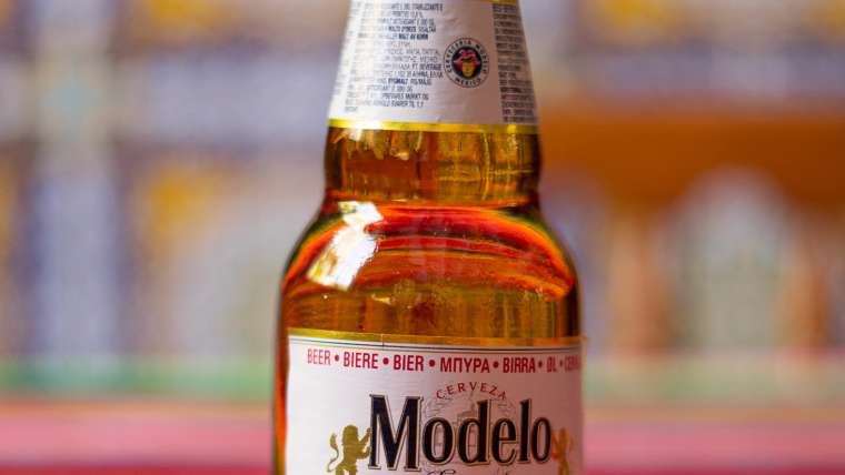 Modelo Negra ó Rubia/ Dark or lager beer