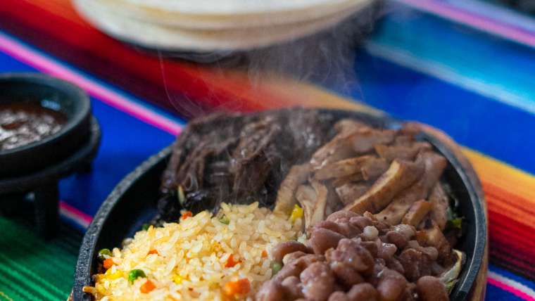 FAJITAS DE TERNERA (2 tortas) I BEEF FAJITAS (2 tortillas)